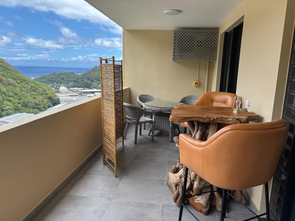 Day, Natural landscape, View (from property/room), Balcony/Terrace, Dining area, Lake view, Mountain view