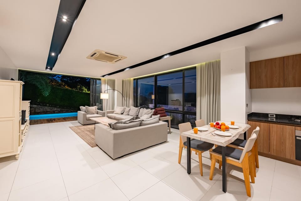 Living room, Dining area