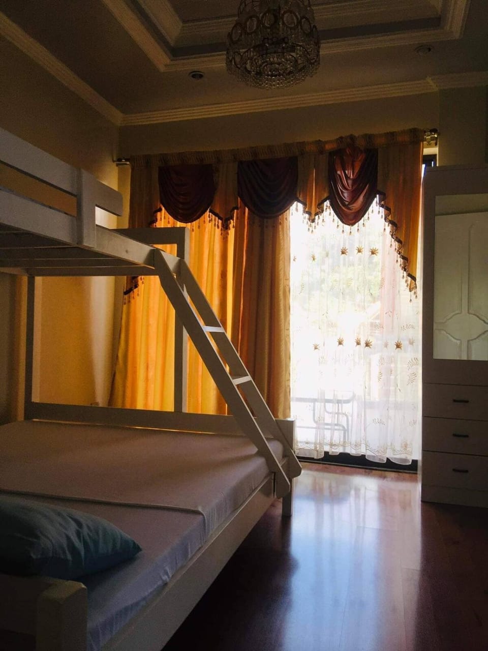 Bedroom, bunk bed