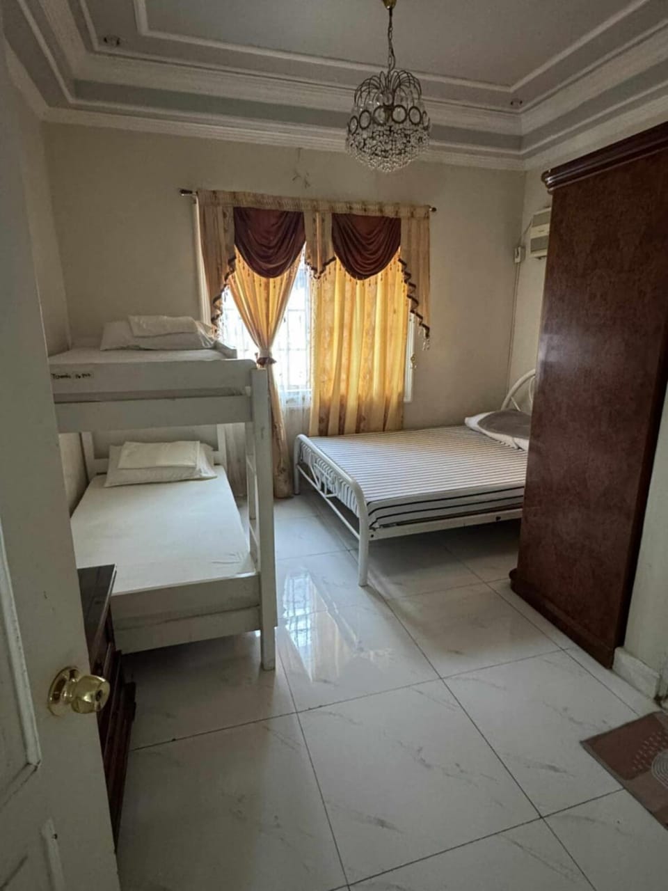 Bedroom, bunk bed
