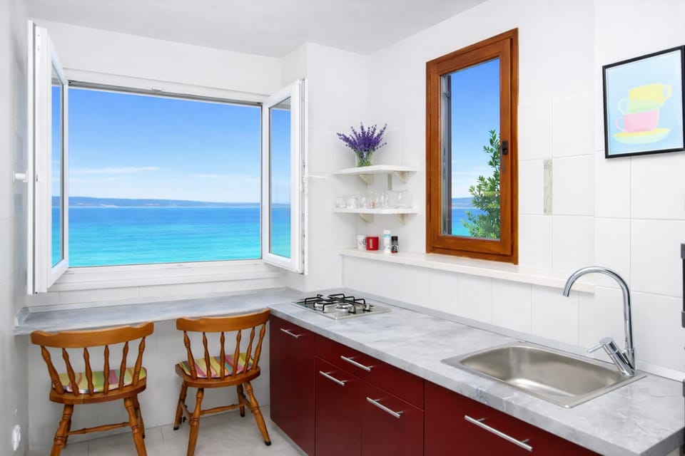 Love nest for 2 on the beach, free parking at the house Apartment in Split-Dalmatia County