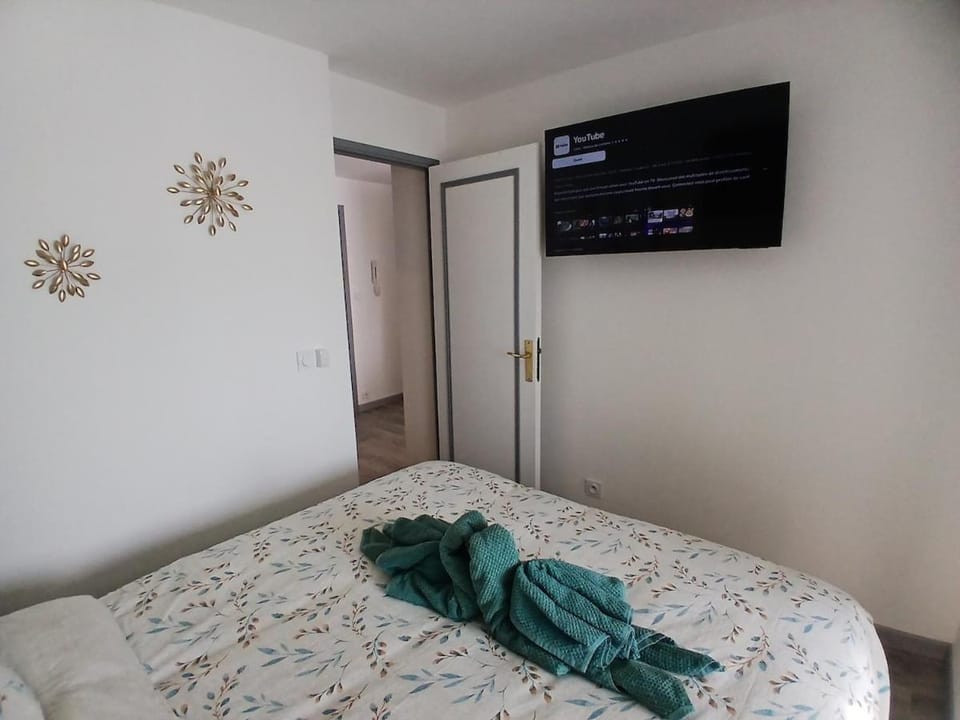 Magnifique T2 Neuf 5MN de la mer clim wifi parking Apartment in Sanary-sur-Mer