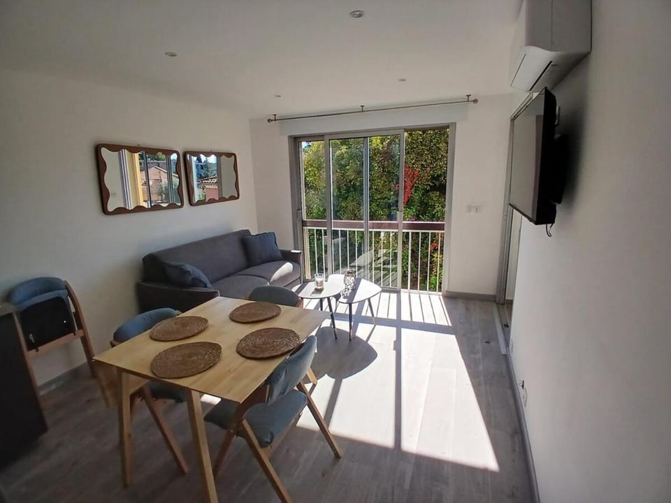 Magnifique T2 Neuf 5MN de la mer clim wifi parking Apartment in Sanary-sur-Mer