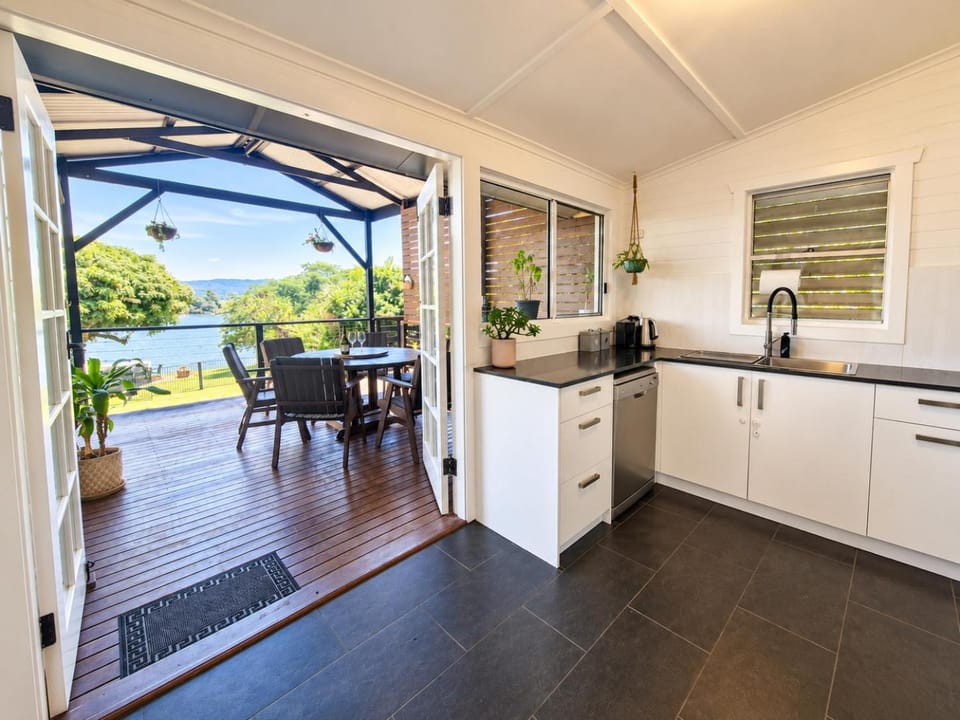 Tweed River Waterfront Cottage House in Murwillumbah