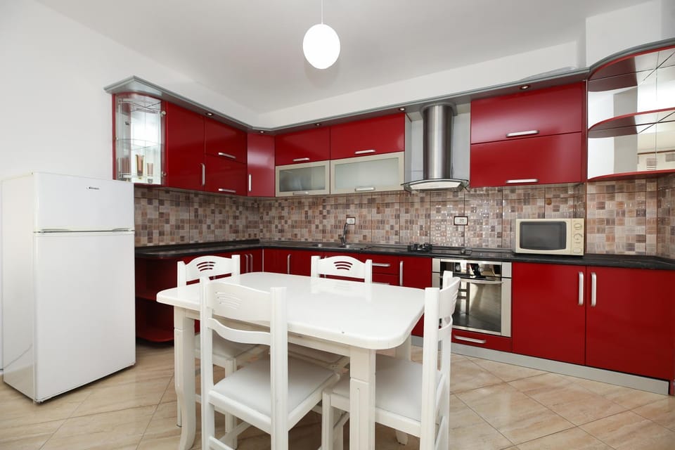 Kitchen or kitchenette, Dining area, stove