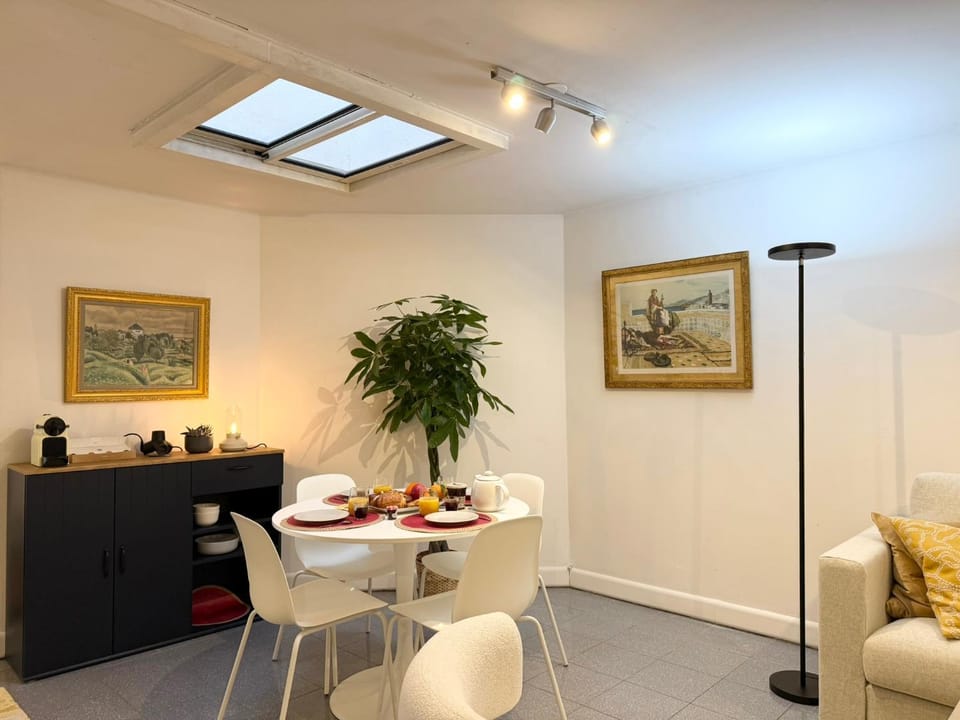 Appartement à 100 m de la mer avec stationnement gratuit Apartment in Nice