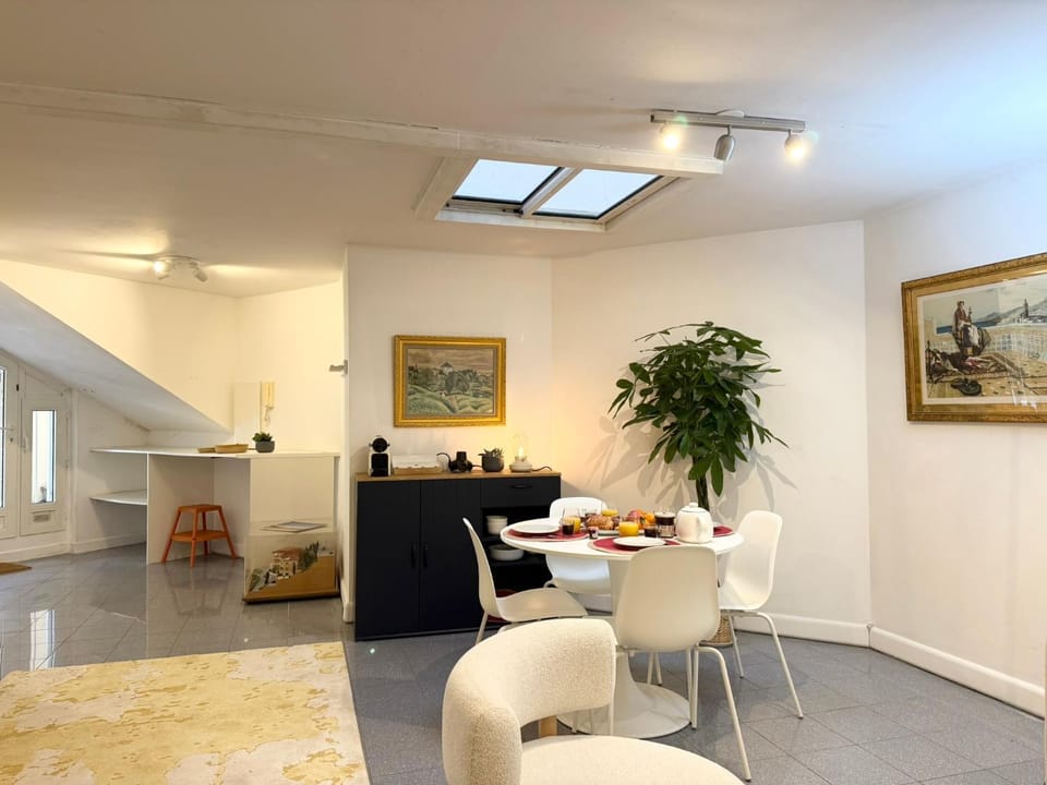 Appartement à 100 m de la mer avec stationnement gratuit Apartment in Nice