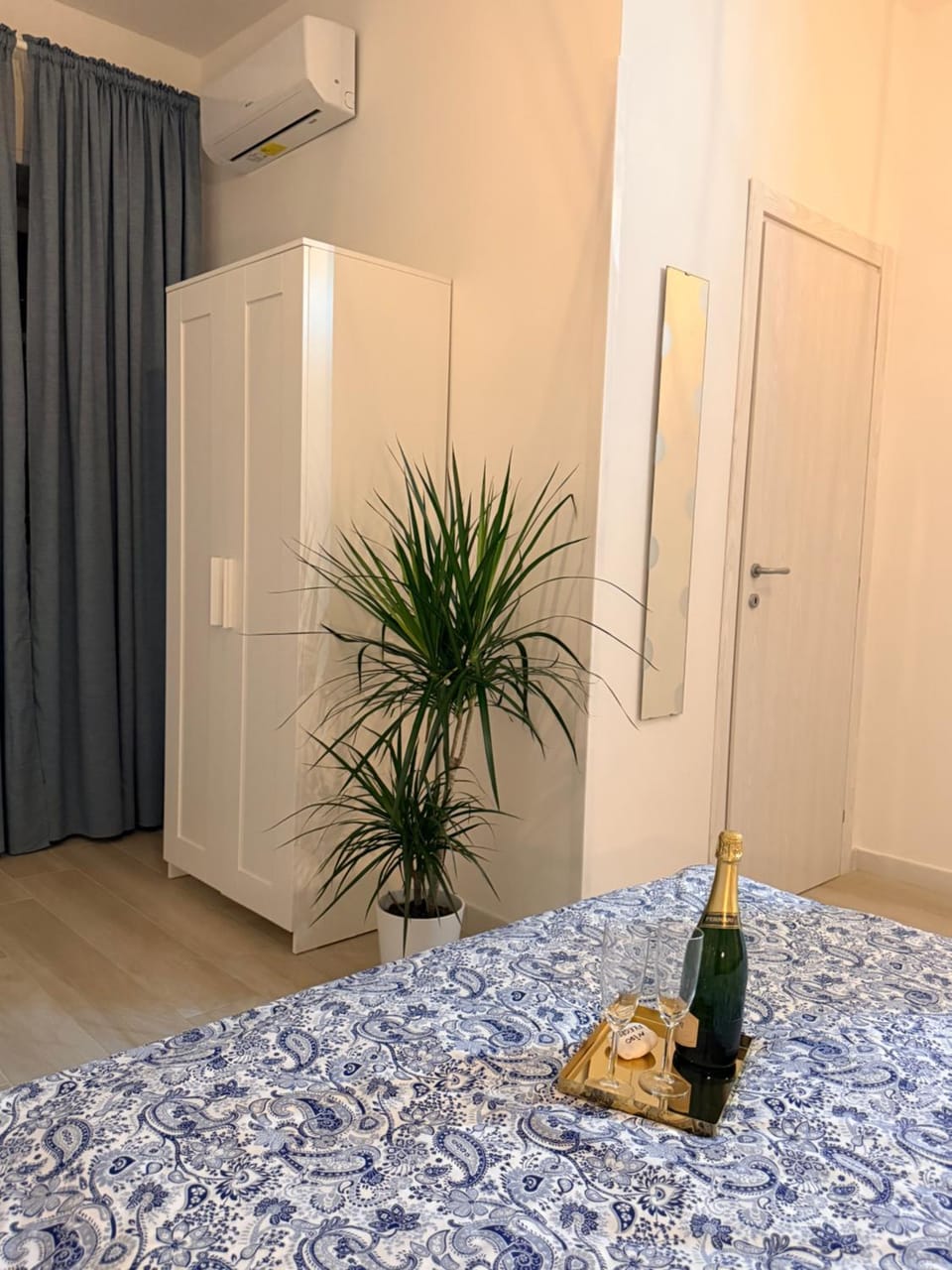 Bed, Photo of the whole room, Bedroom, wardrobe, air conditioner