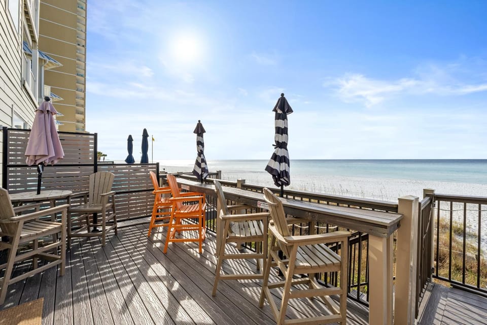 Natural landscape, View (from property/room), Balcony/Terrace, Seating area, Beach, Sea view