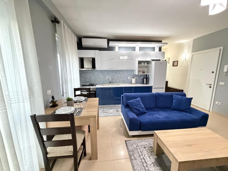 Kitchen or kitchenette, Seating area, oven, stove