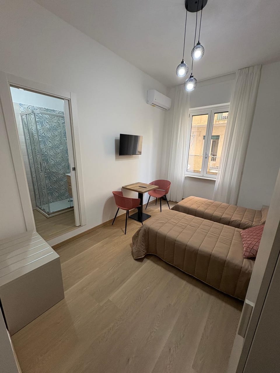 TV and multimedia, Photo of the whole room, Bedroom