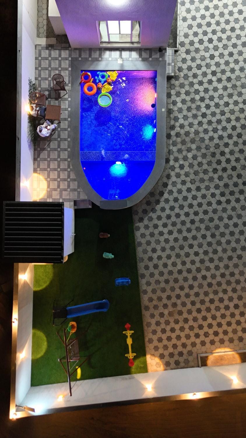 Swimming pool