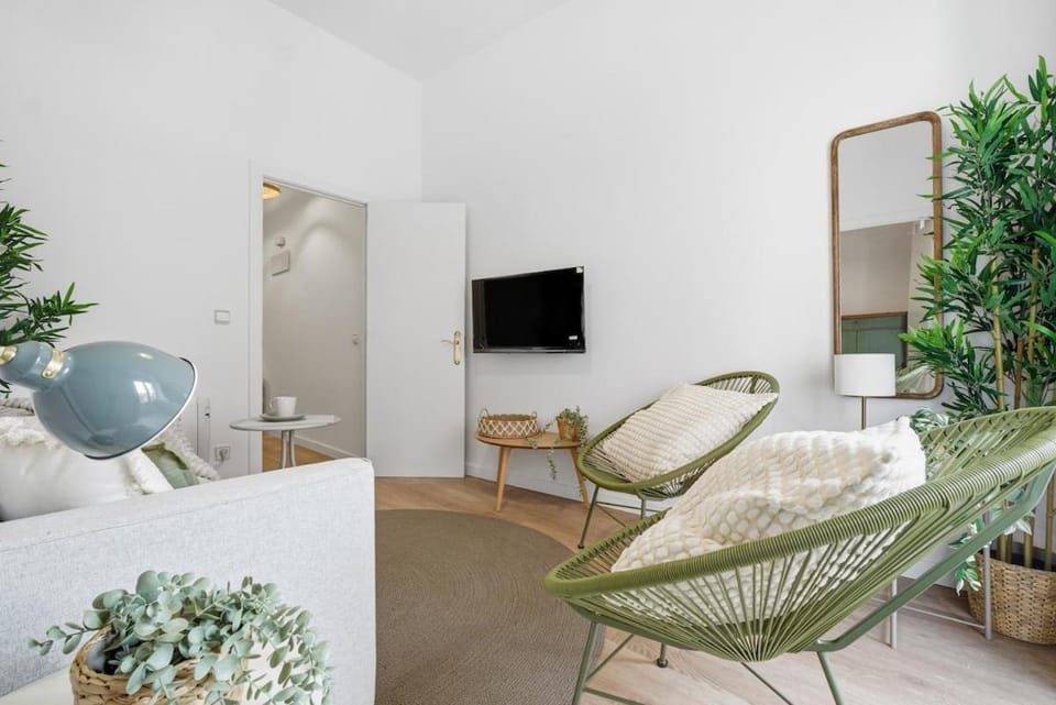 Cream Lavapies by Hogar 4 Apartment in Centro