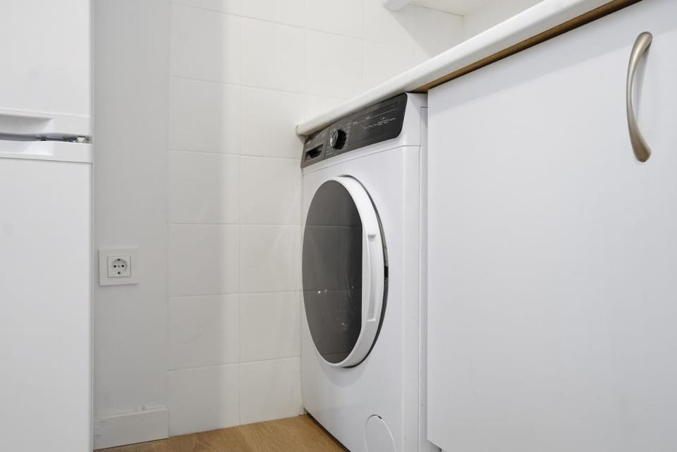 Cream Lavapies by Hogar 4 Apartment in Centro