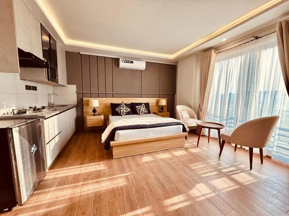 Bed, View (from property/room), Kitchen or kitchenette, Photo of the whole room, Seating area, Bedroom, City view, pet friendly, stove, air conditioner