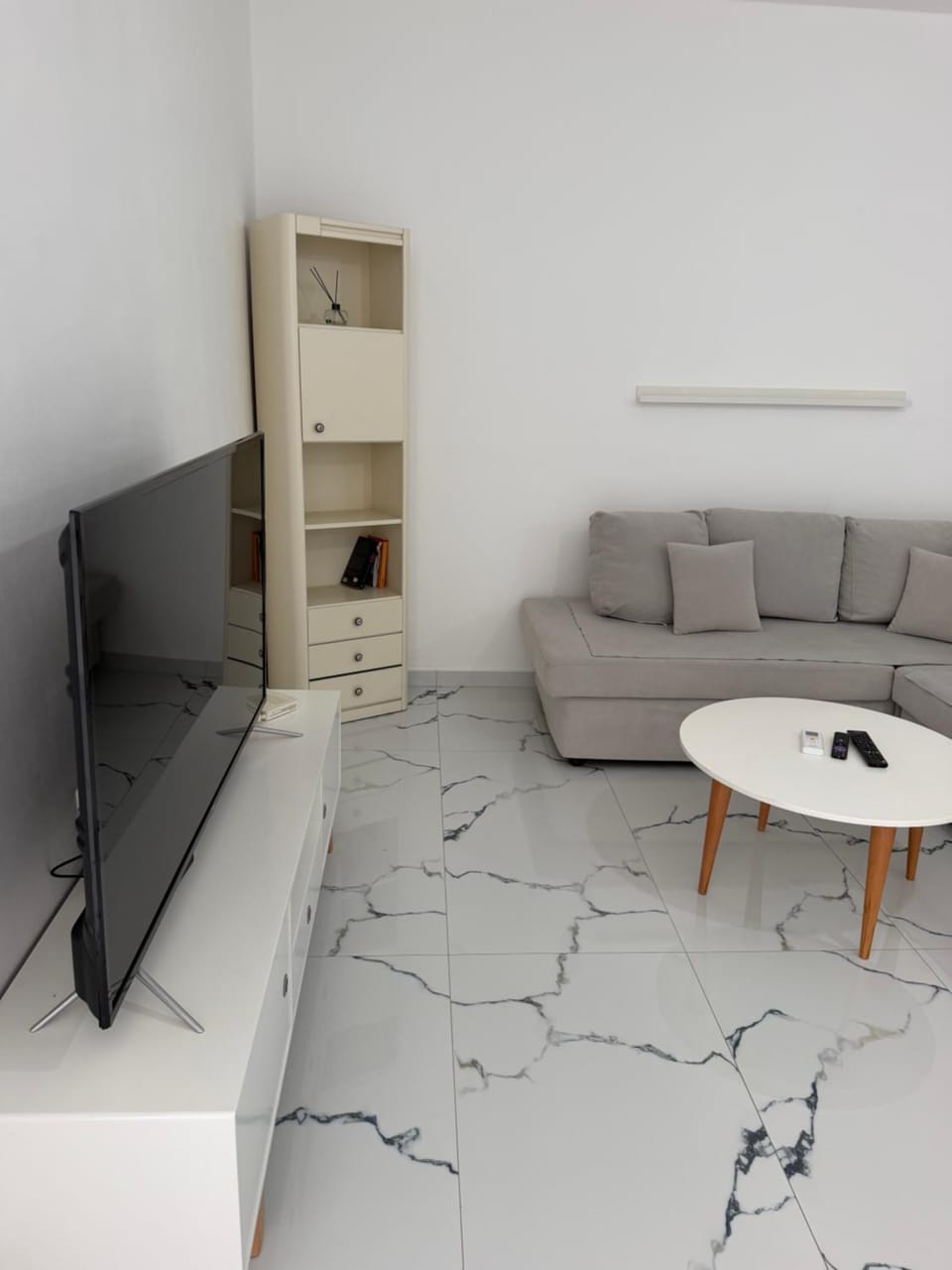 Communal lounge/ TV room, TV and multimedia, Living room, Seating area, Evening entertainment