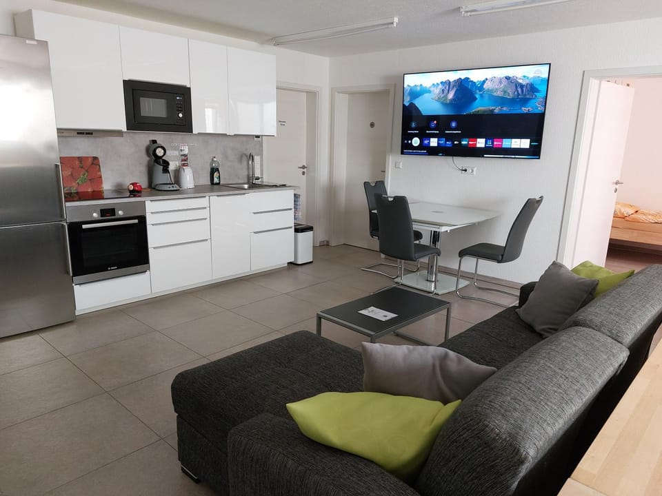 TV and multimedia, Kitchen or kitchenette, Living room, Seating area, Dining area