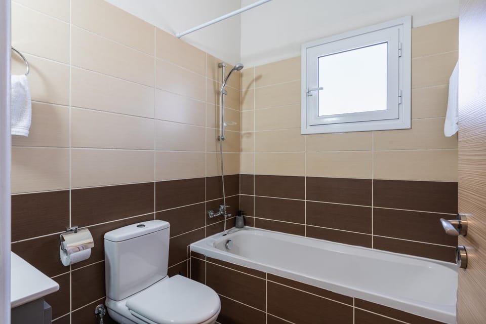 Toilet, Bath, towels