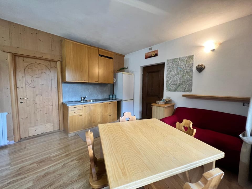 Kitchen or kitchenette, Living room