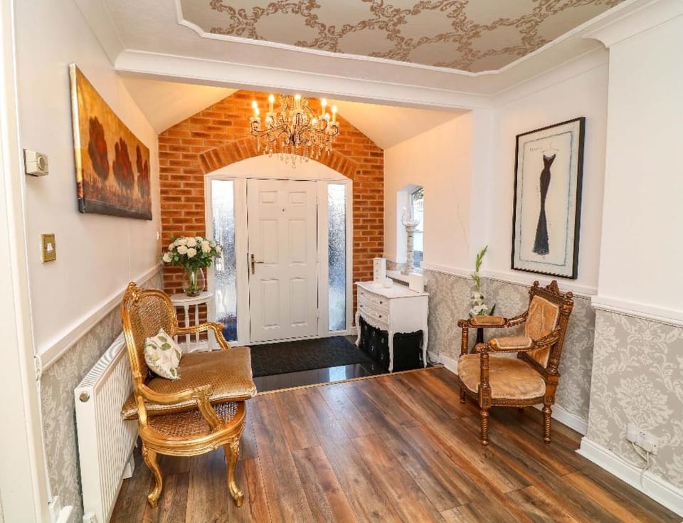 Ivys End Boutique Chic Manor Cottage Elegant & Sophisticated Retreat in Loughborough offering 3bedrooms House in Loughborough