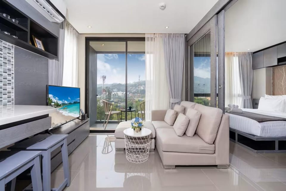 Bed, TV and multimedia, Living room, Photo of the whole room, Seating area, Evening entertainment, Bedroom