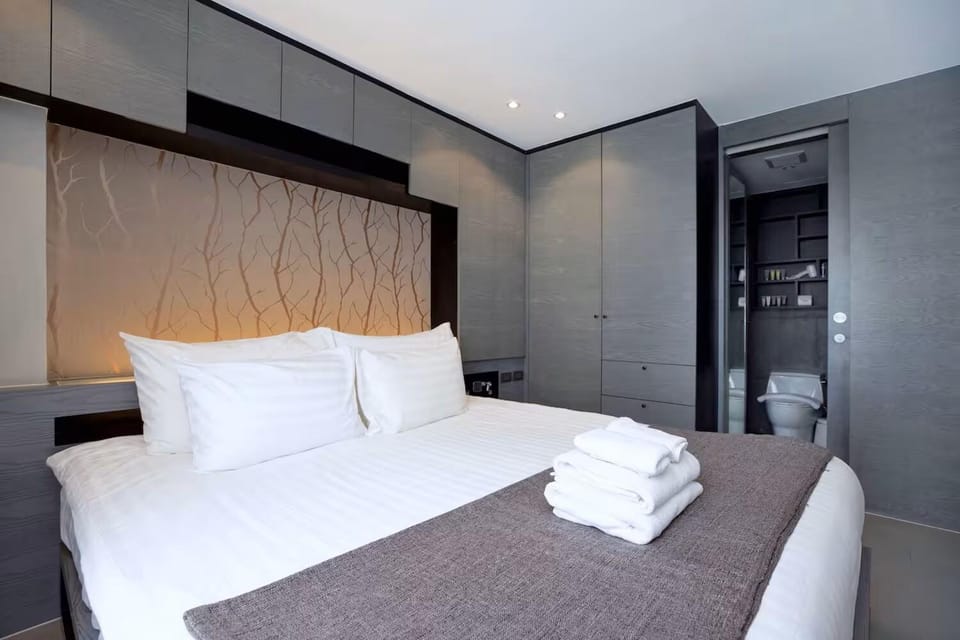Bed, Photo of the whole room, Bedroom, towels, wardrobe