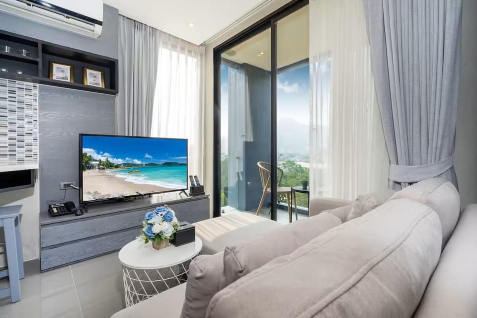 TV and multimedia, Living room, Seating area, Evening entertainment