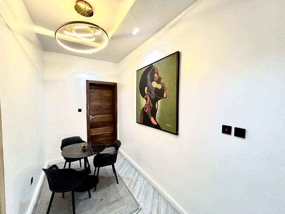 TwoBedroom Apartment Lekki WiFi & 247 Power dstvs Apartment in Lagos, Nigeria