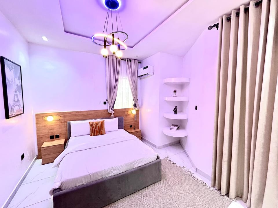 TwoBedroom Apartment Lekki WiFi & 247 Power dstvs Apartment in Lagos, Nigeria