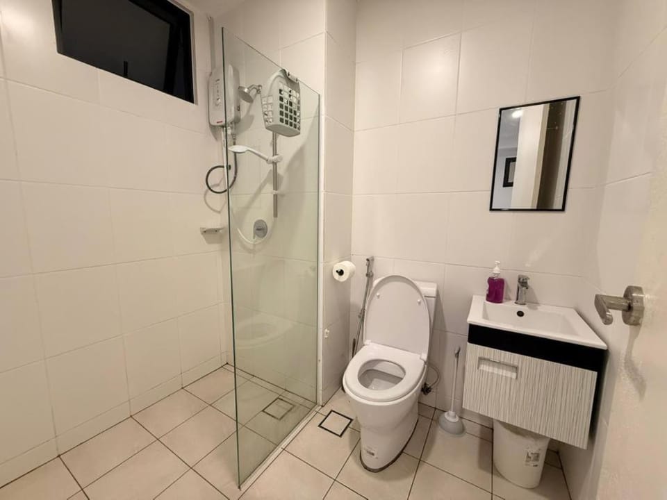 2-5 Pax, Free Parking & Free Wi-fi, Merriton Kuching Apartment in Kuching