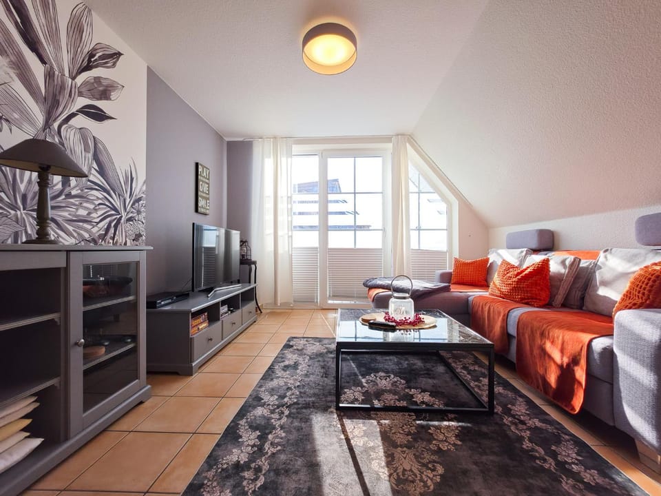 Communal lounge/ TV room, TV and multimedia, Living room, Seating area, Evening entertainment