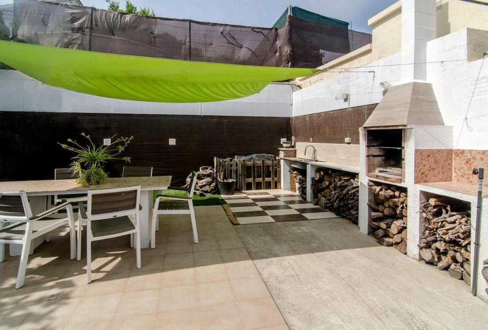 Patio, BBQ facilities, Balcony/Terrace