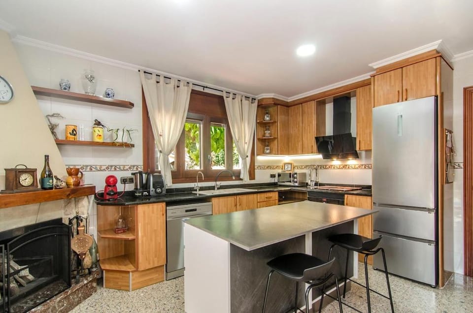 Kitchen or kitchenette, dishwasher, oven, stove