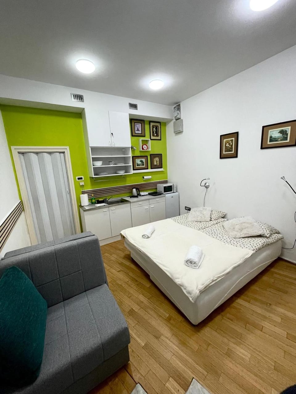 Bed, Kitchen or kitchenette, Seating area, Dining area, towels