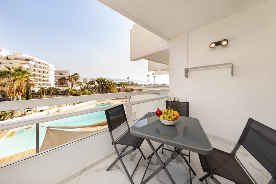 Day, View (from property/room), Balcony/Terrace, Seating area, Pool view, Swimming pool