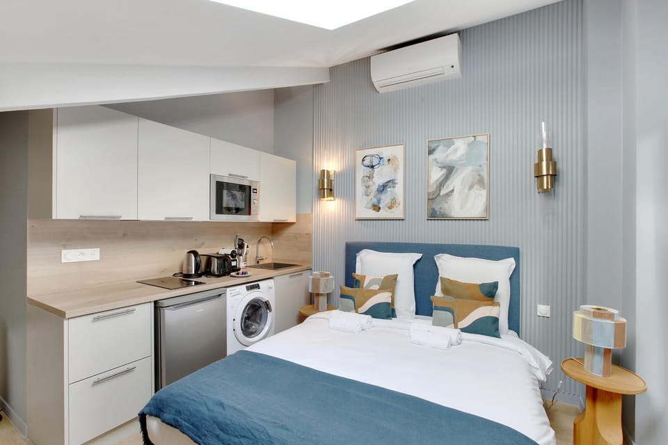 Kitchen or kitchenette, Bedroom, washing machine, air conditioner