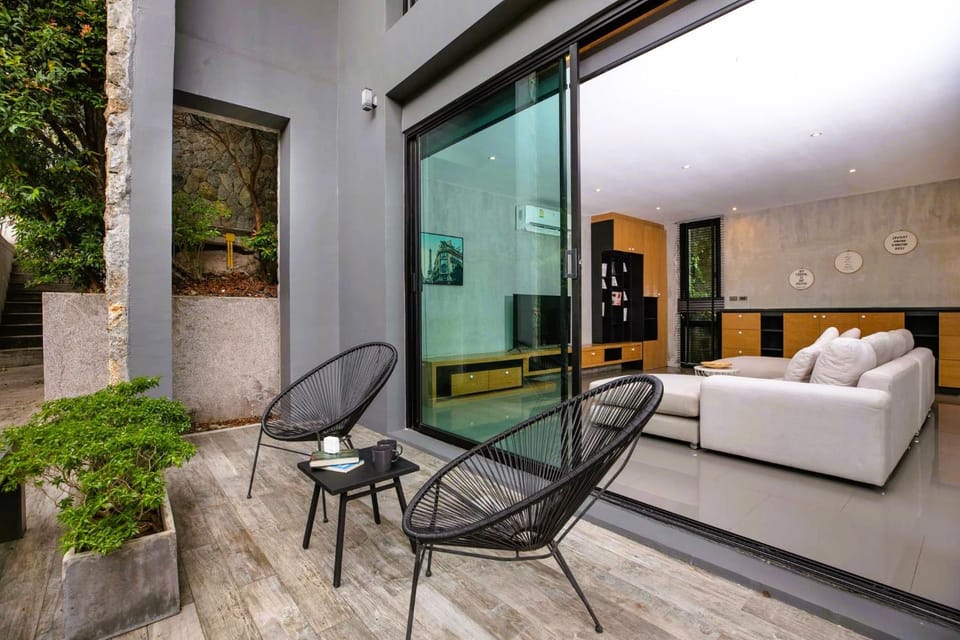 Patio, Garden, View (from property/room), Balcony/Terrace, Living room, Seating area