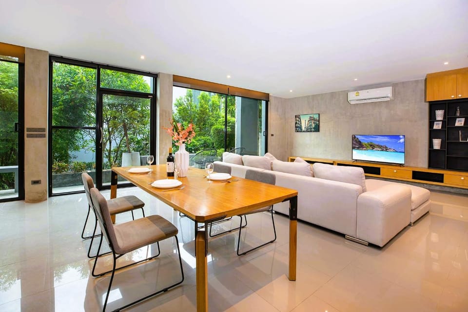 TV and multimedia, Living room, Seating area, Dining area, Evening entertainment, air conditioner