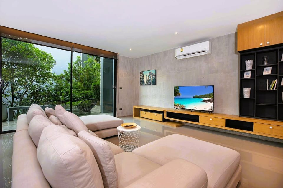 TV and multimedia, Living room, Seating area, Evening entertainment, air conditioner
