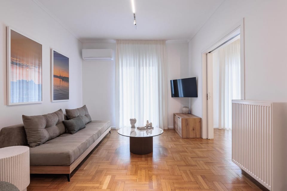 TV and multimedia, Living room, Seating area, air conditioner