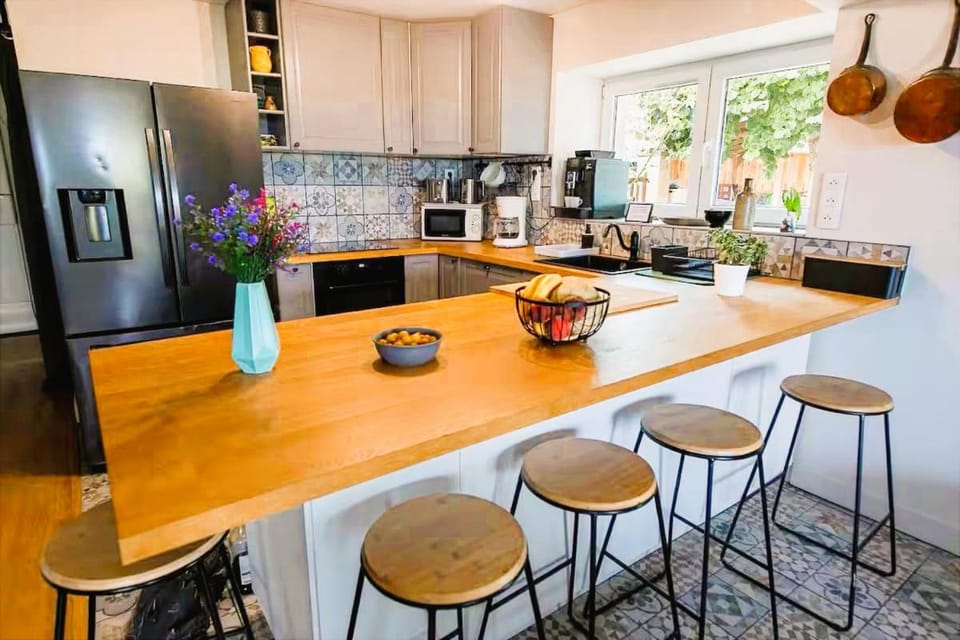 Coffee/tea facilities, Kitchen or kitchenette, dishwasher, oven, toaster