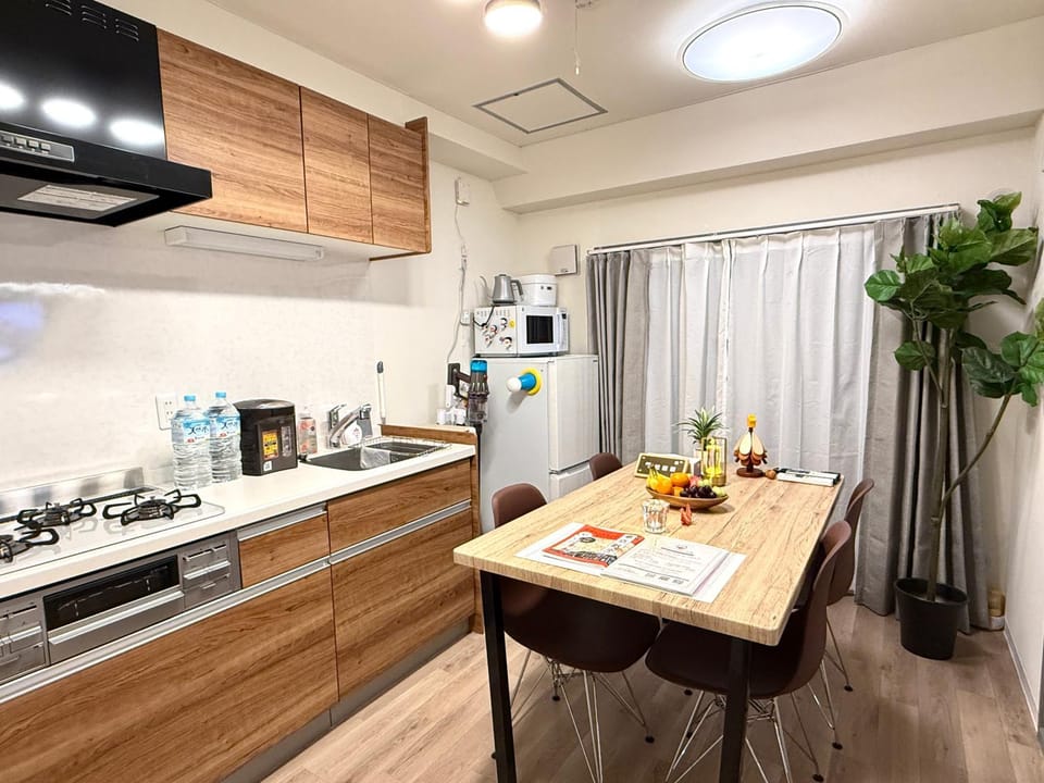 Moto Sakura 502,Asakusa Ueno Great location 2 bedrooms,3 beds,6 Direct access to Narita and Haneda Airports,5 train lines available Apartment in Japan