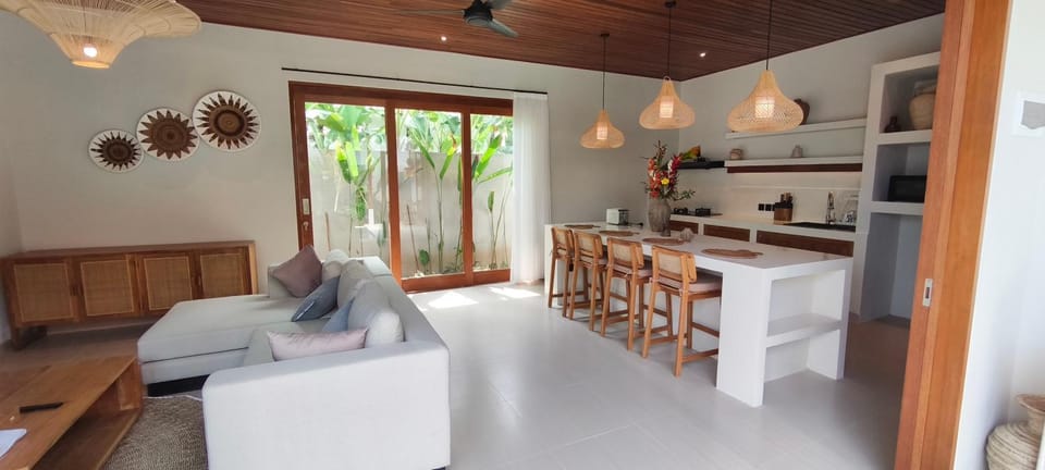 Dining area, kitchen