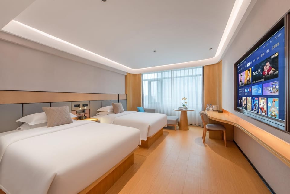 Bed, TV and multimedia, Photo of the whole room
