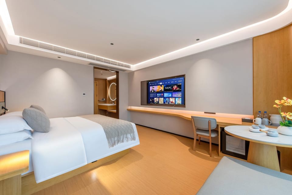 Bed, TV and multimedia, Photo of the whole room, Seating area