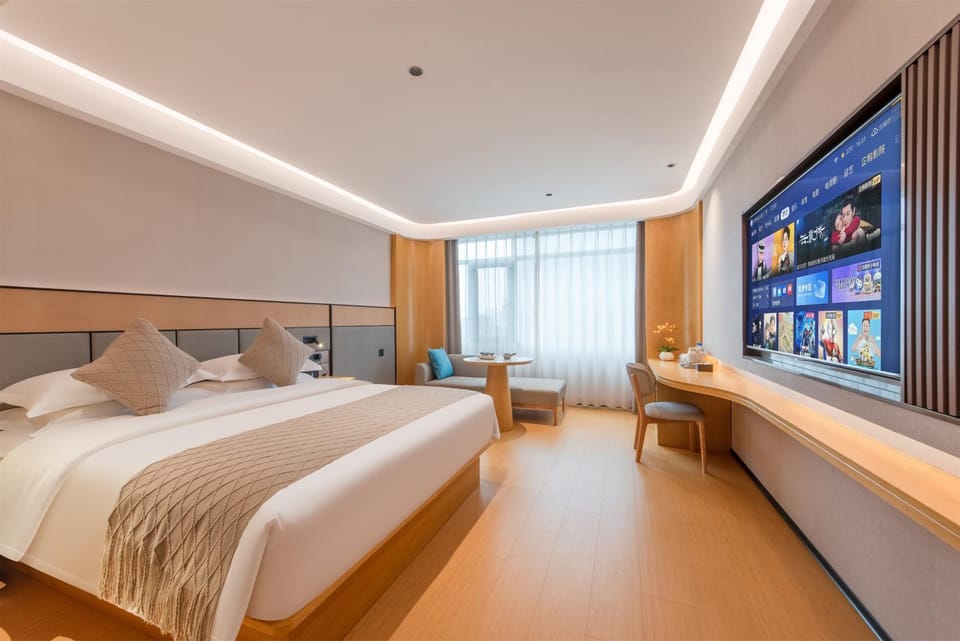 Bed, TV and multimedia, Photo of the whole room