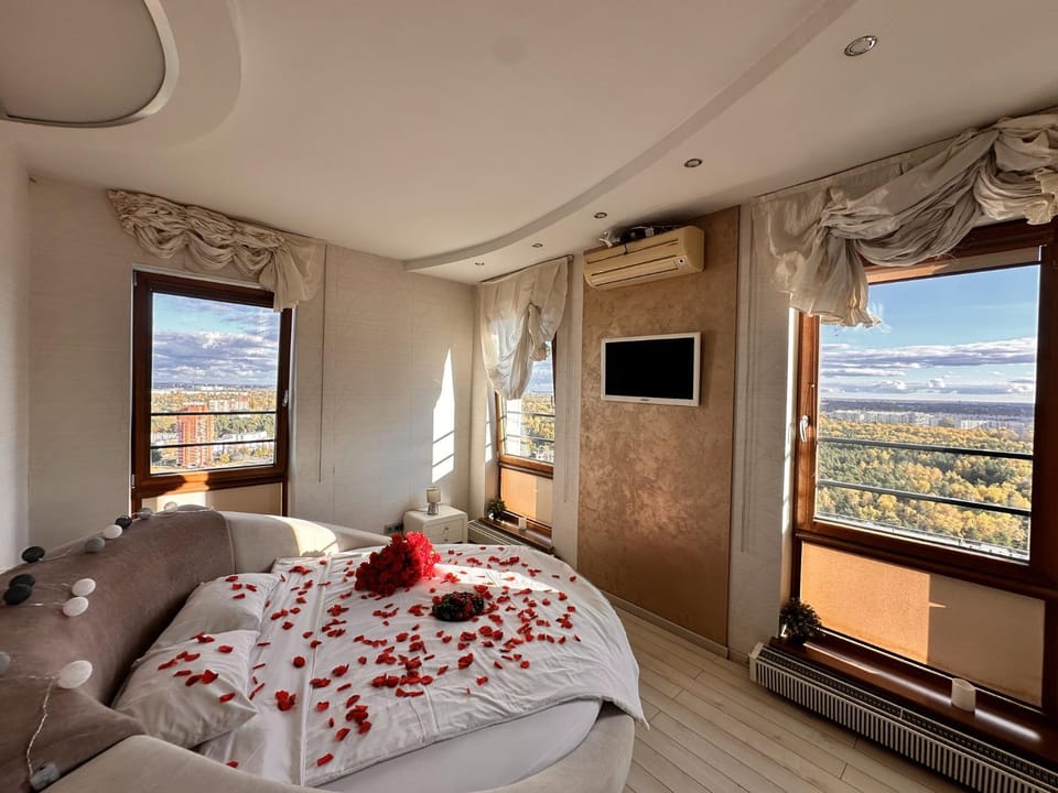Relax Penthouse And Spa Apartment in Riga