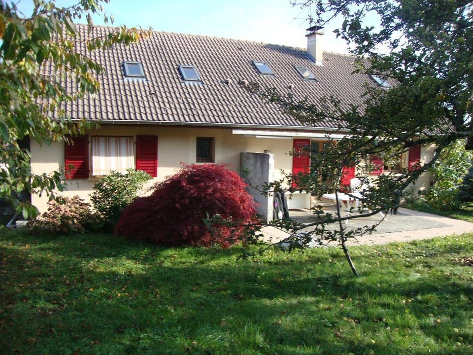 Chambre Jura 2 près de CERN et Genève Bed and Breakfast in Haute-Savoie