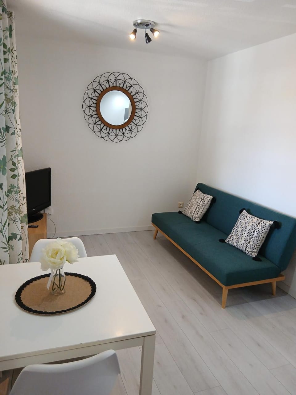 TV and multimedia, Seating area