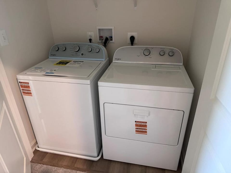 Furnished brand new townhome Apartment in Falling Waters
